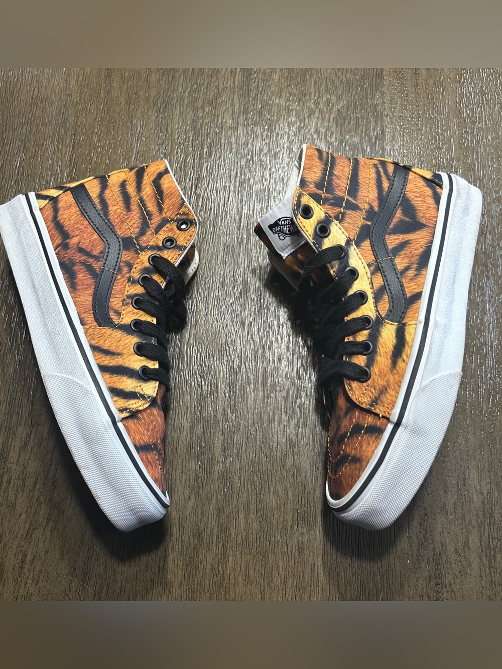 Vans Hi Top Tiger Print Shoes
Women’s 7.5 Tan Black